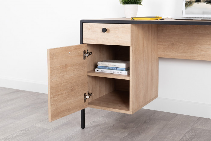 Брюс Стол письменный 12.157, цвет чёрный/Battle rock Santiago/столешница МДФ ель карпатская, ШхГхВ 130х62,6х75 см., универсальная сбока