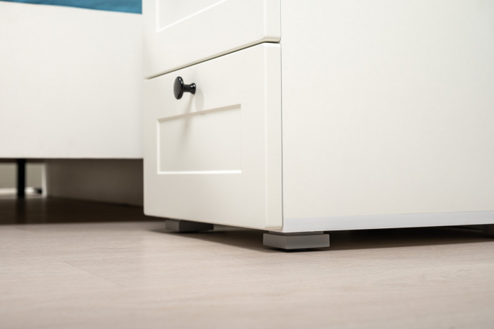 Остин 11.53 Кровать + ортопед + 13.225 Шкаф-пенал + 16.152 Тумба прикроватная, белый шагрень/дуб крафт золотой