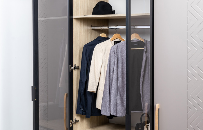 Амьен Шкаф-витрина 16.395, плейн/веллюто капучино